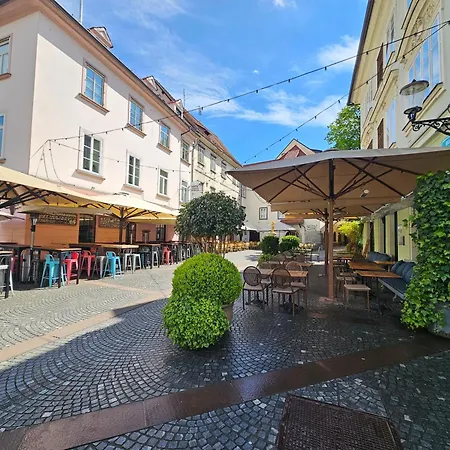 Апартаменты Relaxed Escape In The Old Town - App Sviti Tour As
