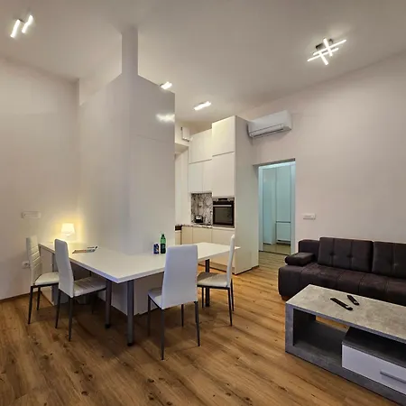 Relaxed Escape In The Old Town - App Sviti Tour As Appartamento *