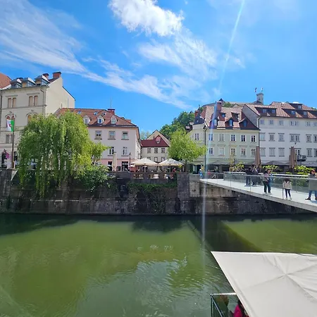 Relaxed Escape In The Old Town - App Sviti Tour As